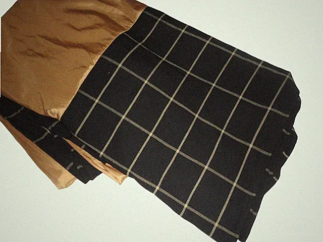 HI END WINDOWPANE PLAID BLACK & TAN WOOLEN (1) KING BEDSKIRT 18" SPLIT
