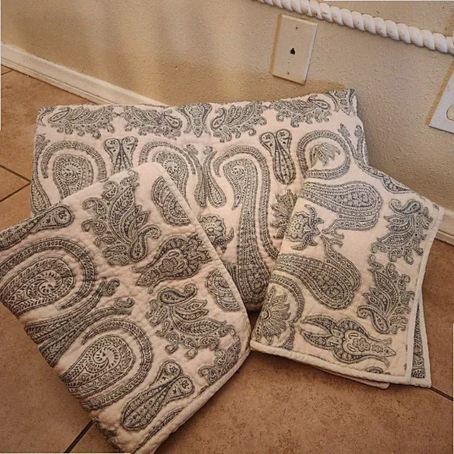 RARE Pottery Barn Isabelle Wool Full / Queen Paisley Quilt 2 Standard Shams BLUE